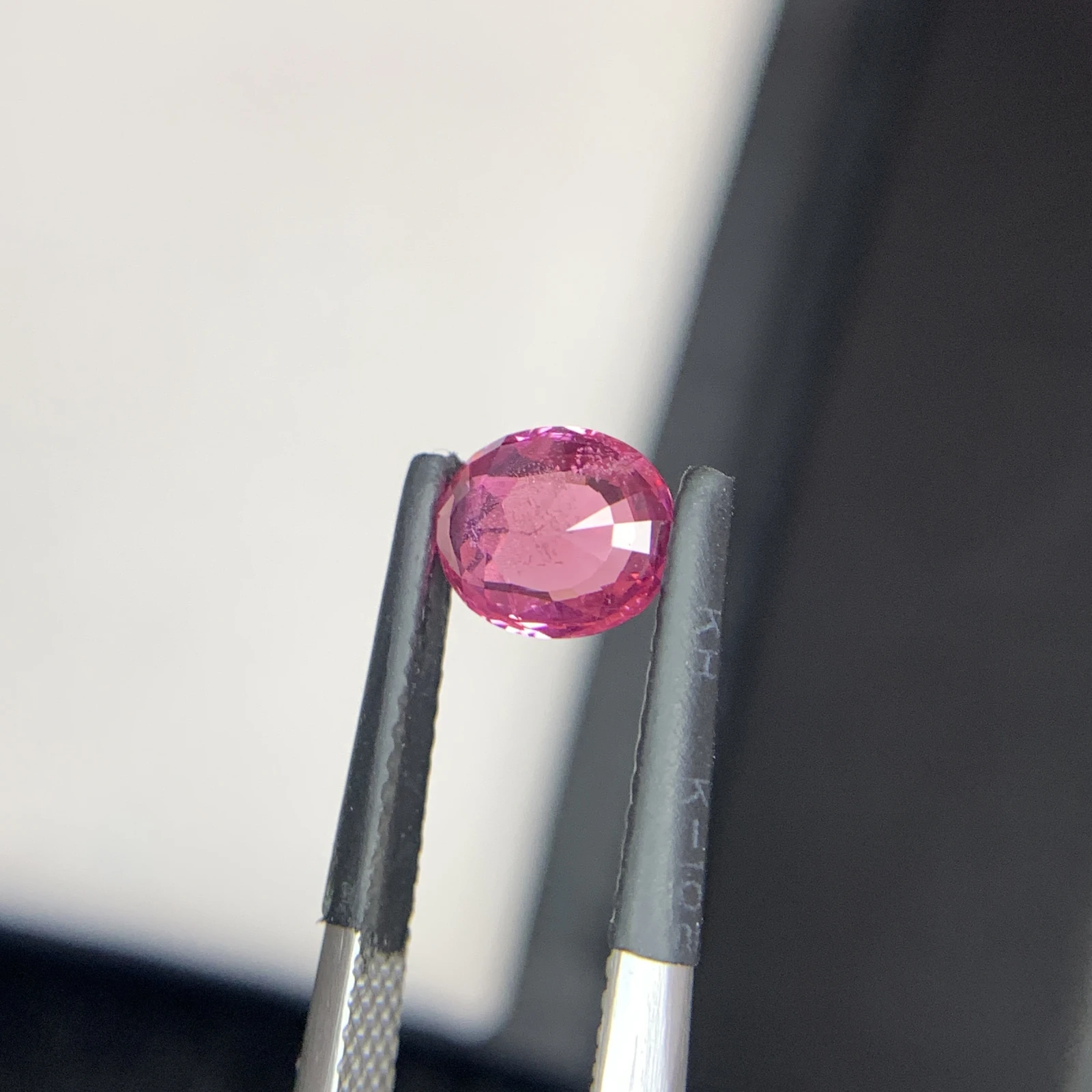 Natural Mahenge Spinel Vivid Pink 1.25 Carat Faceted Oval Shape Loose Gemstone — view 5